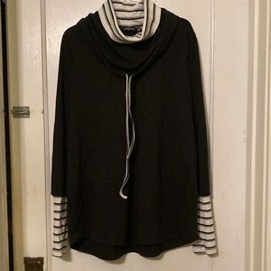 Doe & Rae black cowl neck tunic top with contrasting collar and lower sleeve.